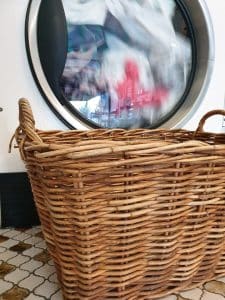 Mon sèche-linge sent le brûlé : que faire et comment éviter les problèmes de surchauffe ?